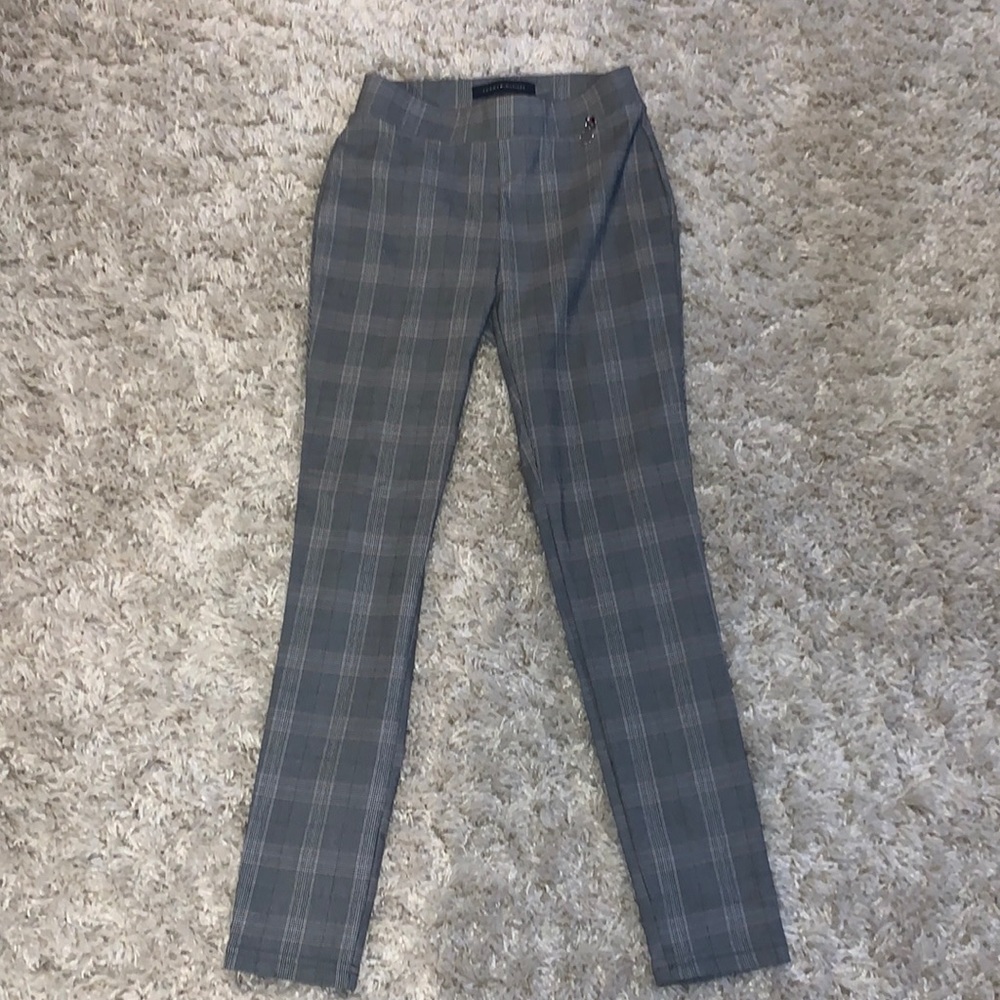 Never worn Tommy Hilfiger plaid pattern pants.